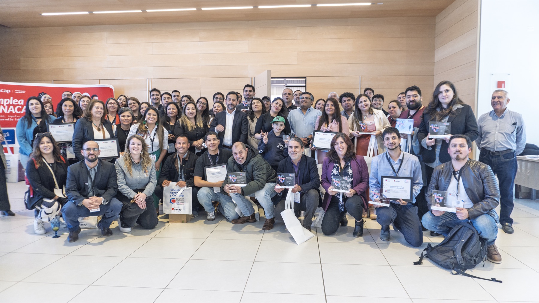 Encuentro de emprendedores y organizaciones en una actividad de vinculación