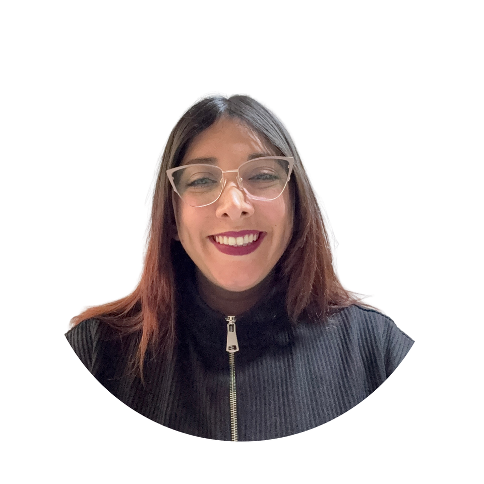 Romina te acompaña en la atención y el soporte contable