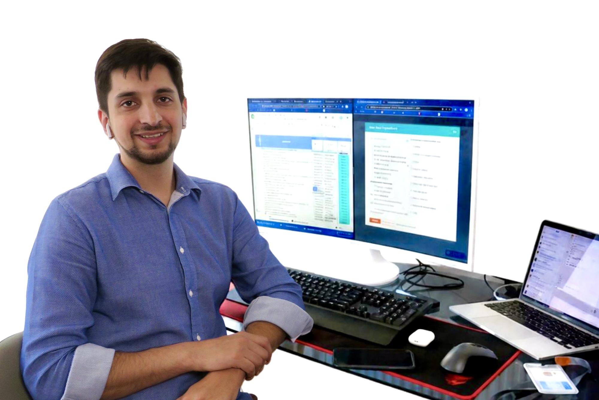 Pablo en su escritorio, ejecutivo de formalización y modelo de negocios